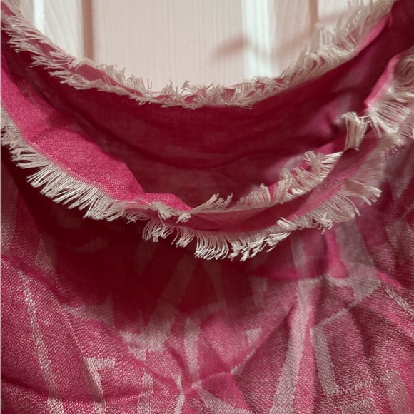 SALVATORE FERRAGAMO 65%wool 35%silk Square Lettering Scarf NWT. MADE IN ITALY - Picture 8 of 12